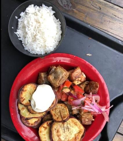 Comedoria Gonzales
A comedoria Gonzales fica localizada no Mercado
de Pinheiros, ao lado do metrô Faria Lima. Além do tradicional ceviche, os
clientes também elogiam os chicharrones, que são costelinhas de porco servidas
com batata doce ou salada de batata