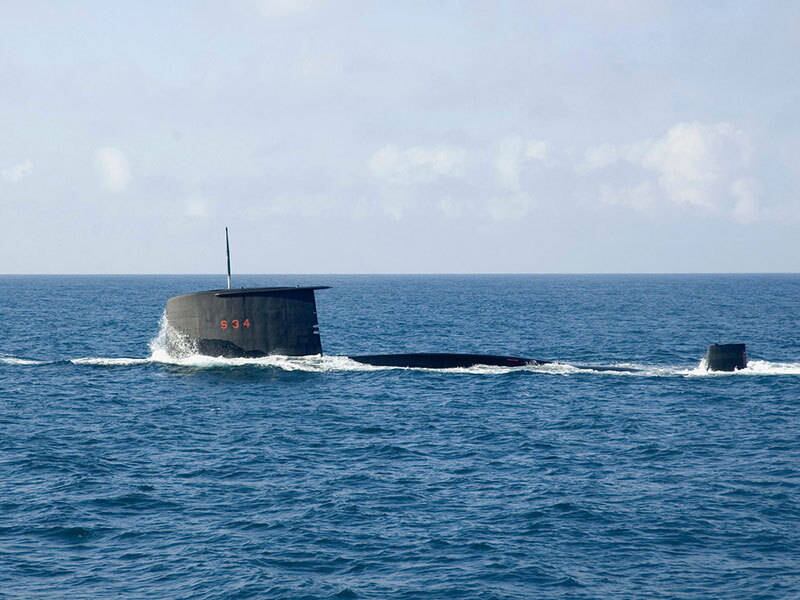 Os quatro novos submarinos S-BR serão uma variação dos submarinos
franceses da classe Scorpène — movidos a propulsão convencional (diesel -
elétrico). Junto com o submarino a propulsão nuclear, os veículos representam um investimento de US$ 9,7 bilhões (R$ 24 bilhões) do Brasil