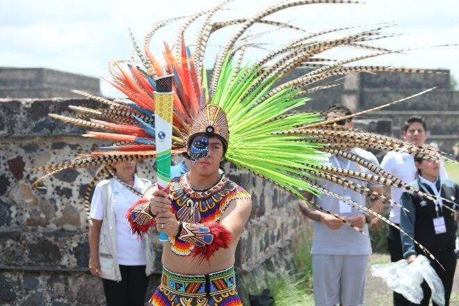 A tocha pan-americana passará por 26 cidades em 23 dias, visitando pontos históricos e turísticos do Peru, como o Lago Titicaca, em Puno, e a Montanha das 7 Cores, em Cusco