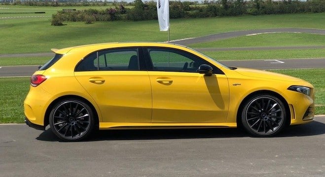 4,43m de comprimento, 1,99m de largura e