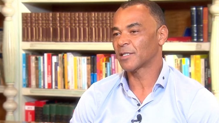 "Eu emprestei para ele a minha imagem e algumas coisas que acabaram gerando essa dívida. Por confiar nessa pessoa, que na época [era] de muito respeito aqui no Brasil, acabei me envolvendo", confidenciou.