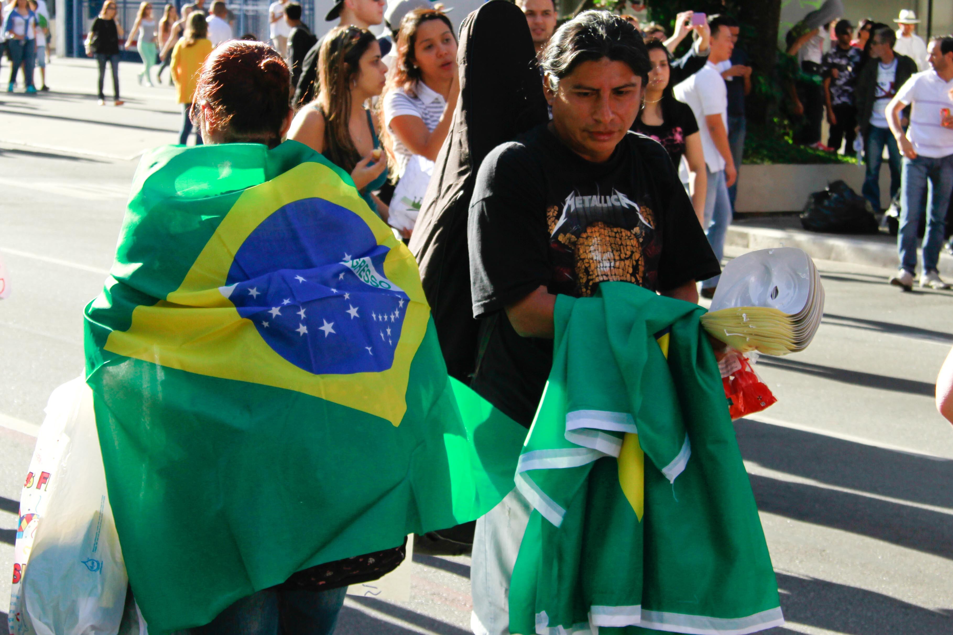Assim como aconteceu nas manifestações anteriores em diversas cidades do País, muitas bandeiras do Brasil foram vistas com grupos que participavam dos protestos