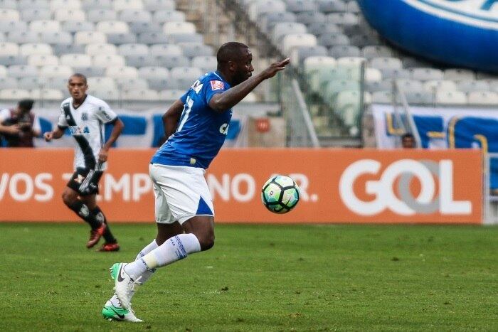 Zagueiro Manoel marcou o gol da virada e da vitória do Cruzeiro sobre a Ponte Preta
