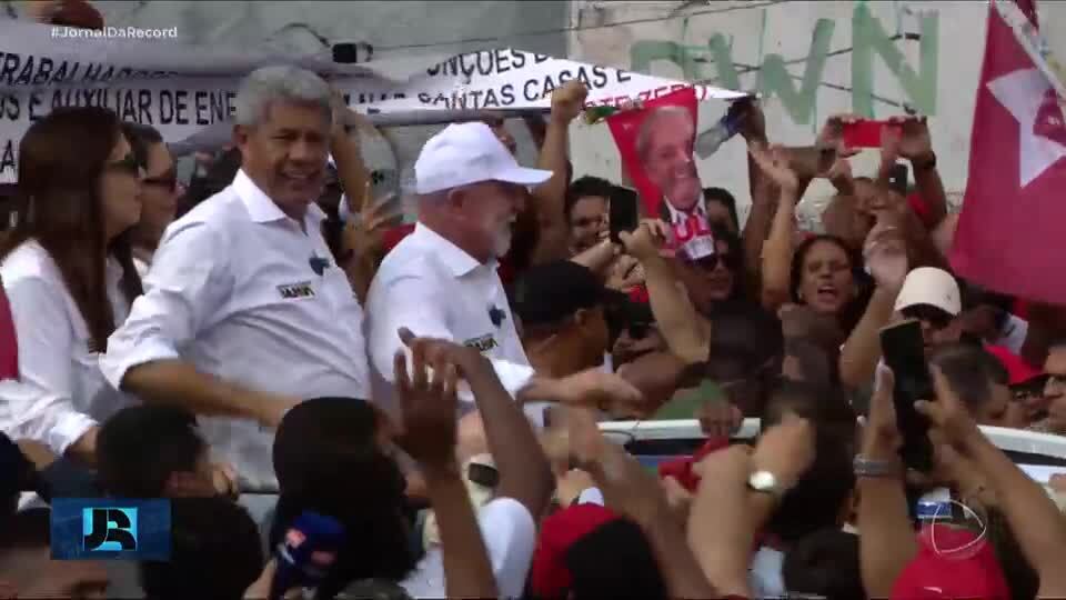 Lula participa das comemorações do Dia da Independência da Bahia junto a milhares de moradores