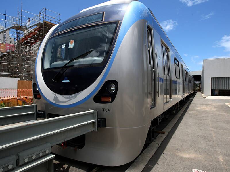 Após 14 anos de espera, o metrô de Salvador, administrado pelo Estado, começa a funcionar no dia 10 de junho em operação assistida, com linha expressa que sai da estação do Acesso Norte e chega à do Campo da Pólvora. De acordo com o governo, o início da operação do metrô faz parte do esquema especial de mobilidade montada para a Copa do Mundo Fifa Brasil 2014.