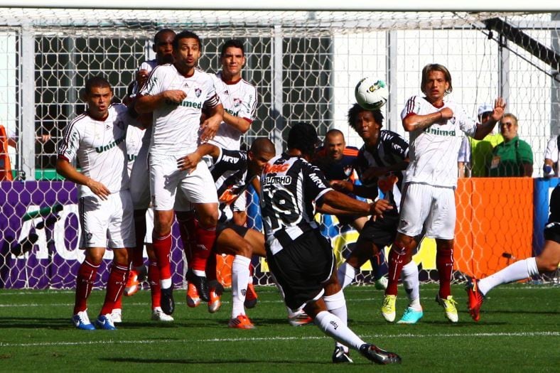 Ronaldinho Gaúcho, acostumado a usar a 10, foi camisa nº49 no Atlético até 2013, quando por causa da Libertadores teve que aceitar a 10