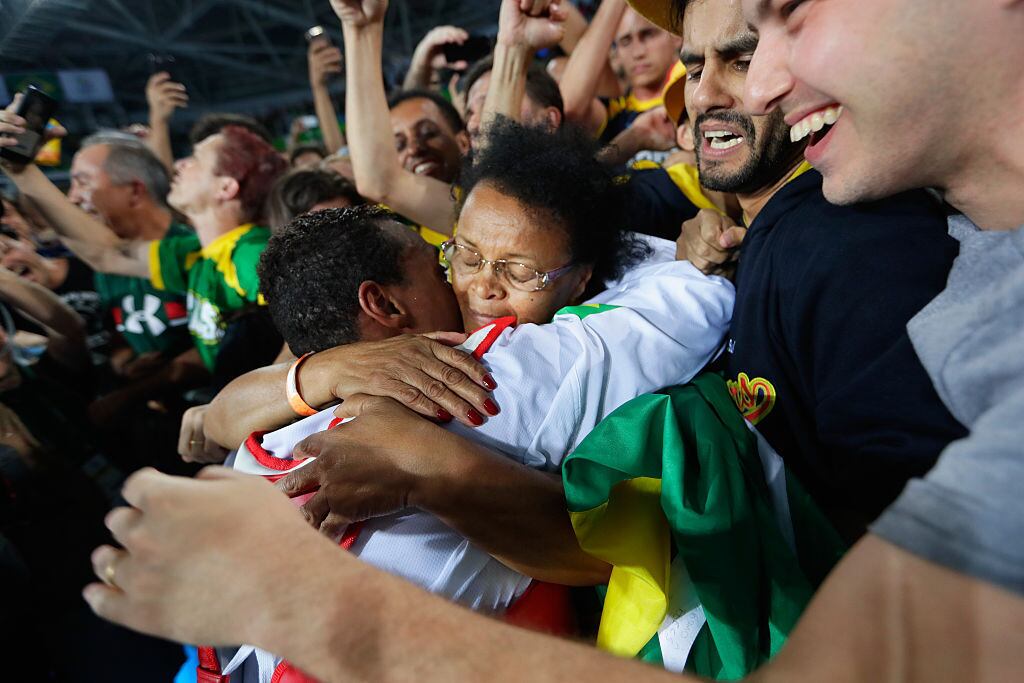 A medalha mais inesperada do ciclo olímpico brasileiro veio dos pés de um atleta que batalhou desde o início em busca de seu sonho. Filho mais novo de um total de oito, Maicon precisou trabalhar em diversas áreas para ajudar a sustentar sua família em Ribeirão das Neves, região metropolitana de Belo Horizonte