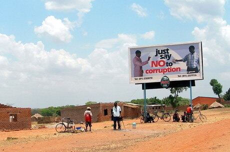 As pessoas pagam propinas por educação e saúde