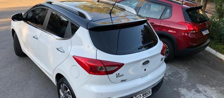 Traseira T40 e Peugeot 2008