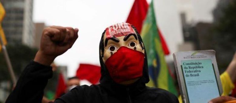 Antifas são blackblocs fantasiados de caçadores de fascistas imaginários