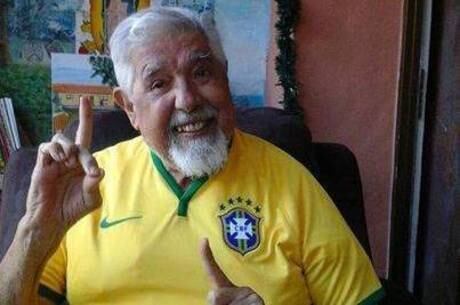 Rúben Aguirre postou no Facebook uma foto com a camisa do Brasil