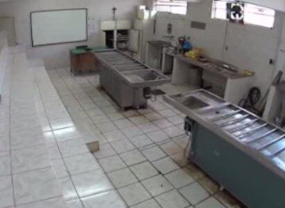 Local não é reformado há 13 anos e está sem geladeira