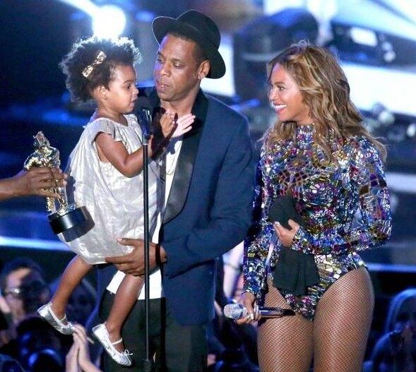 A pequenina Blue Ivy, filha de Beyoncé e Jay-Z, foi considerada a maior estrela do último VMA. A menina emocionou a mamãe e até mostrou que sabe a coreografia