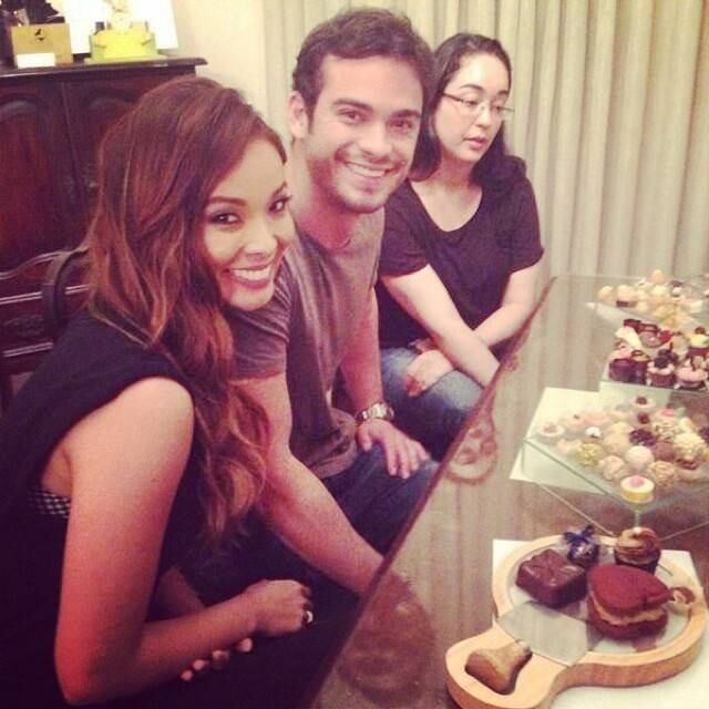 Carol Nakamura e Sidney Sampaio escolhem docinhos