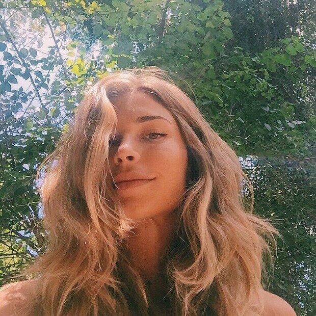 
— Deve ser uma tentação vestir roupas da filha, mas não quero passar por isso no futuro. Desejo envelhecer elegante como Luiza Brunet — declarou 
