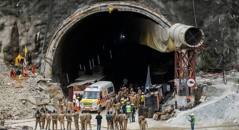 Operários sobreviveram graças a um duto por onde o ar é bombeado