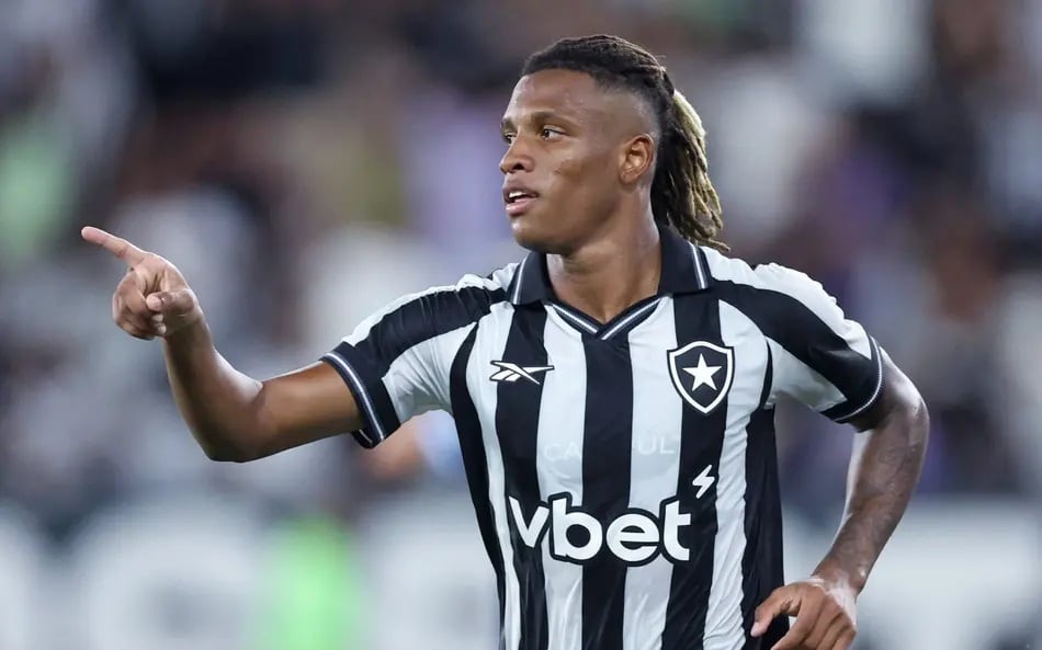 Danilo comemora gol pelo Botafogo em jogo da Libertadores contra o Racing