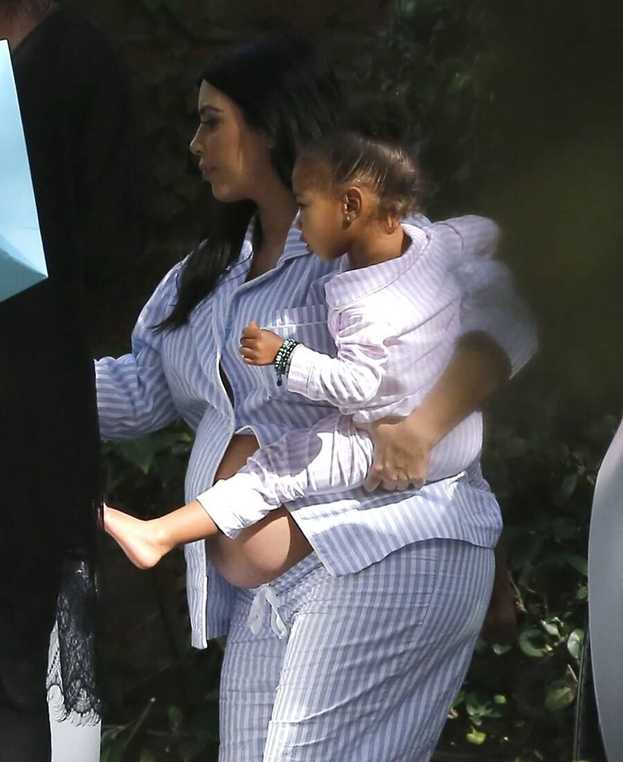 A ideia de Kim Kardashian era ter uma festa bem confortável com suas amigas mais próximas