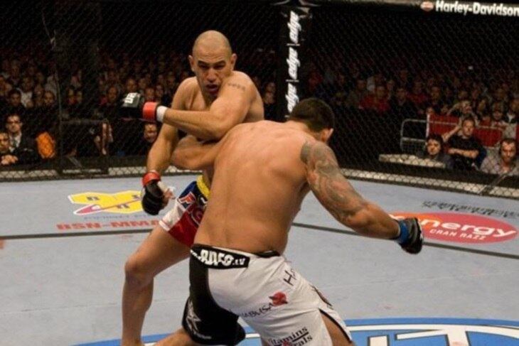 Na sua primeira passagem pelo UFC, entre 2007 e 2008, Werdum era tido como um dos favoritos a disputar o cinturão dos pesos-pesados, mas não conseguiu realizar esse sonho devido à sua irregularidade dentro do octógono. No entanto, Vai Cavalo deixou umas vítimas no caminho no período. A mais importante foi Brandon Vera, que era tido como uma das grandes promessas do MMA americano, mas que acabou não vingando posteriormente. Na ocasião, o brasileiro venceu o rival por nocaute técnico