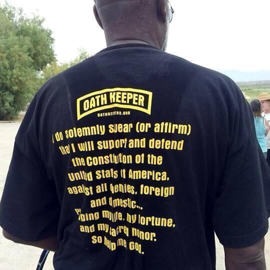 A preocupação é que a possibilidade de essa milícia se
posicionar nos locais de votação pode intimidar eleitores. O pronunciamento do
grupo se deu após o candidato republicano Donald Trump pedir a seus partidários
que acompanhassem o voto das pessoas no dia da eleição.


O republicano deu a
entender que pode haver fraudes eleitorais após ter caído significativamente
nas últimas pesquisas 