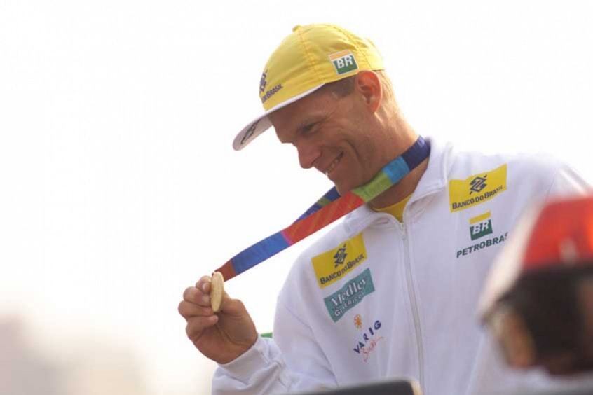 Em Atenas 2004, na Grécia, Robert Scheidt faturou sua segunda medalha de ouro olímpica. Mais uma vez, o velejador saiu-se vitorioso na Classe Laser, como havia ocorrido oito anos antes. 