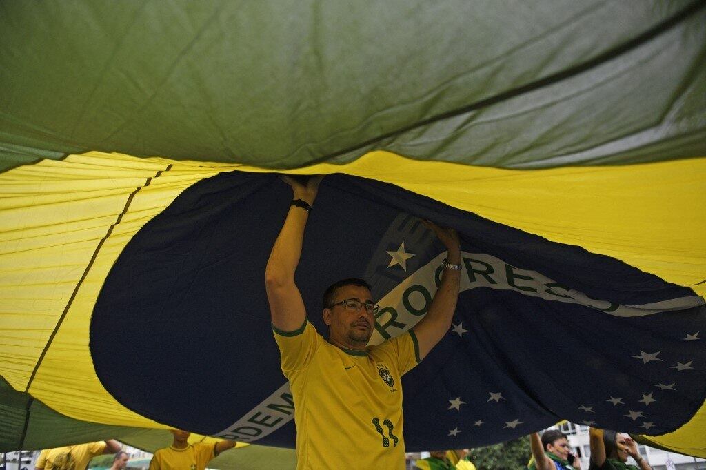 A man takes part in a demonstration to support Brazilian President Jair Bolsonaro amidst Brazil's Independence Day, at Copacabana beach in Rio de Janeiro, Brazil, on September 7, 2021. Fighting record-low poll numbers, a weakening economy and a judiciary he says is stacked against him, President Jair Bolsonaro has called huge rallies for Brazilian independence day Tuesday, seeking to fire up his far-right base.
MAURO PIMENTEL / AFP