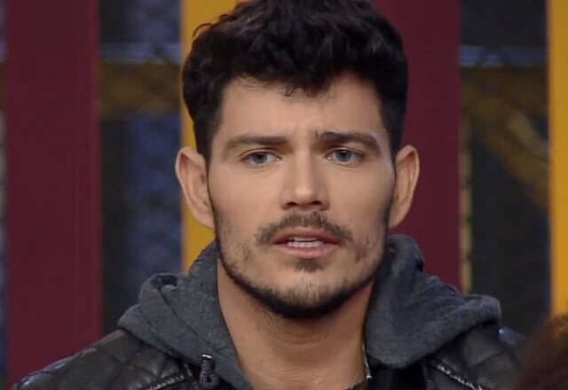 Uma das dinâmicas que mais tem mudado o rumo do jogo em A Fazenda 12, é a Prova de Fogo. Nos dias de indicação à Roça, o dono dos Poderes Verde e Vermelho é o participante mais temido da noite. Muitas vezes, até o próprio Fazendeiro da semana, não escapa das estratégias do Lampião do Caos.

JP foi o primeiro peão a ter em mãos toda esta responsabilidade. Ele escolheu para si a cor Vermelha e teve que anular o voto de dois colegas. Já o Verde, ele entregou para Carol. A peoa teve então, que trocar de lugar com um dos peões que estavam na baia. No início do reality, os participantes ainda não imaginavam o que viria pela frente