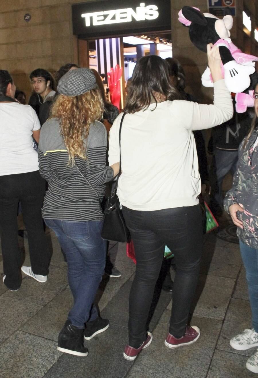 Depois, a cantora foi embora correndo!