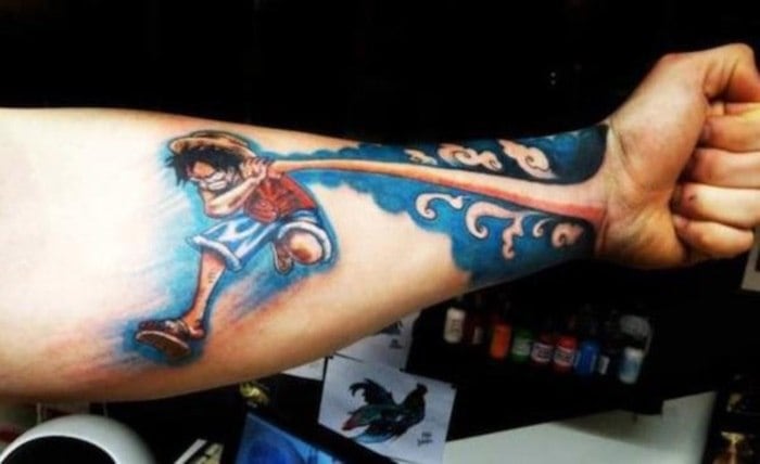 Esse é o personagem Luffy, do mangá japonês One Piece 