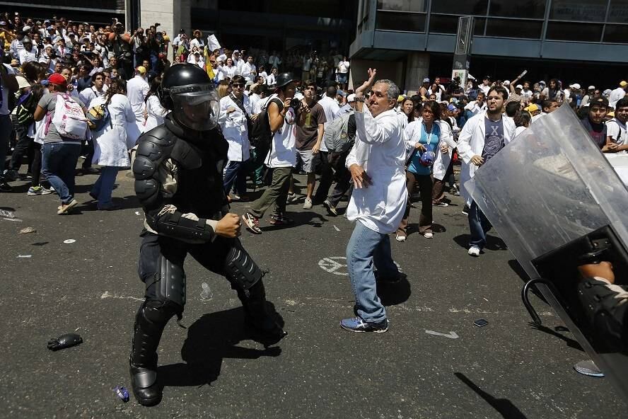 Policiais e manifestantes se enfrentaram nas ruas mais uma vez