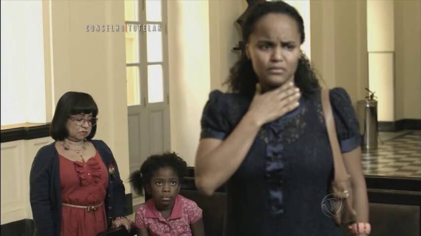 Sereno pediu reforços e a mãe acabou presa

+ Aprenda a música exibida na vinheta de Conselho Tutelar

+ César e Sereno investigam caso de menina abusada por familiares


+ Veja imagens chocantes das cenas de violência infantil exibidas em Conselho Tutelar

