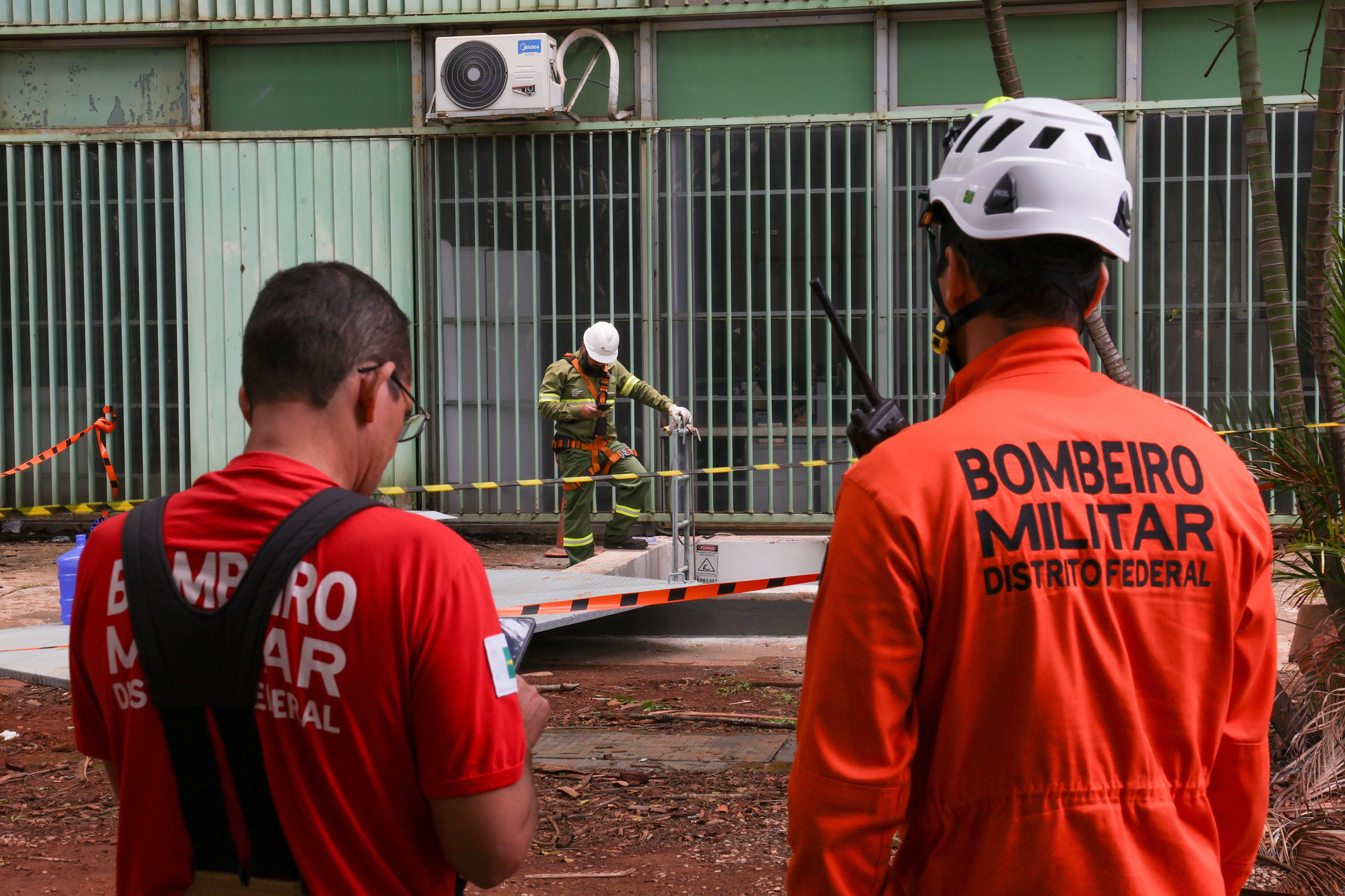 Brasília (DF) 25/11/2025 - Uma explosão na subestação de energia do Bloco C deixou pessoas feridas e hospitalizadas Foto: Fabio Rodrigues-Pozzebom/ Agência Brasil