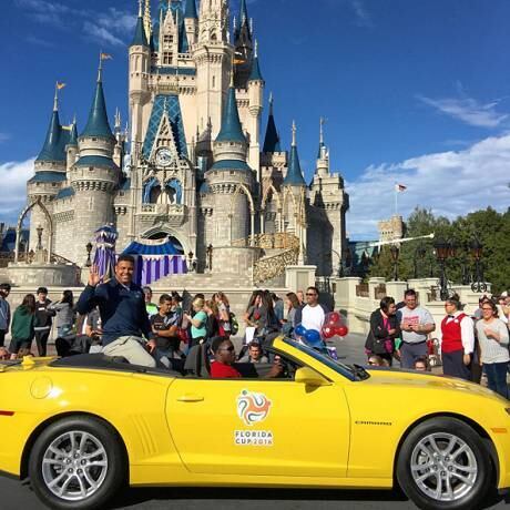 O Fenômeno comprou parte do Fort Lauderdale Striker, time da Florida, nos EUA, e está sempre viajando ao país para administrar os negócios