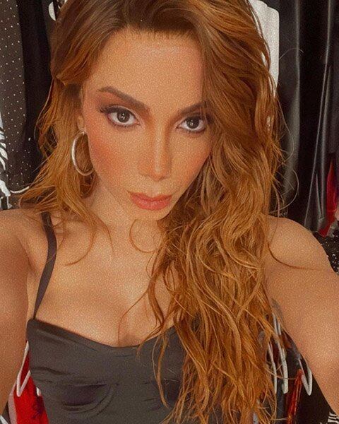 Anitta é carioca . Nasceu em 30/3/93 com o nome de Larissa. Anitta é seu nome artístico, inspirado na série de TV