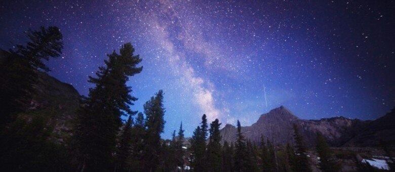 Em 2015 também houve uma descoberta que deixou muitos cientistas aflitos. Uma oscilação no brilho de uma estrela distante sugeria que uma mega-construção alienígena estaria em órbita na estrela KIC 8462852, localizada a 1,500 anos-luz da Terra, entre as constelações de Cisne e de Lira. A super-nave extraterrestre não foi confirmada, mas ainda hoje é a explicação mais aceita, já que já foram descartadas as possibilidades de ser um cometa, um planeta pequeno ou qualquer outro corpo espacial