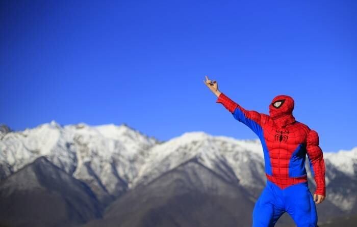 Com seus superpoderes, o torcedor Homem-Aranha contagiou a torcida nos Jogos de Inverno