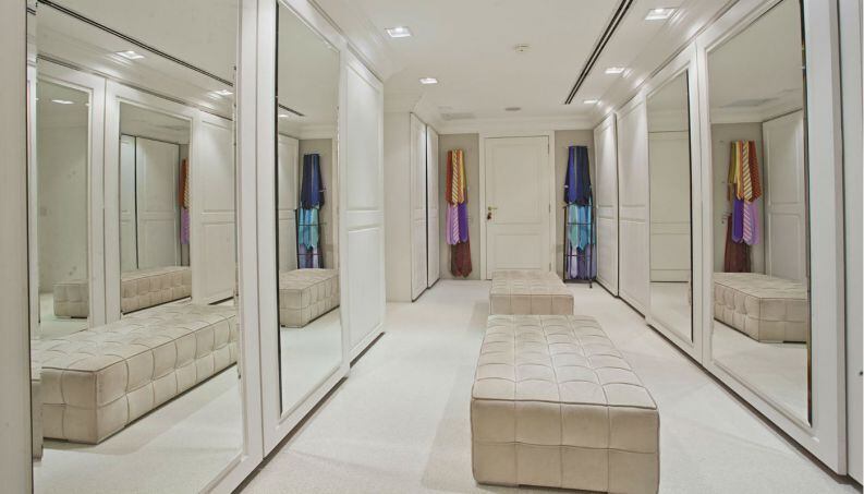 A taxa de condomínio de uma cobertura no mesmo edifício custa R$ 9.000 por mês. Levando em conta que o apartamento da apresentadora é a união de dois imóveis, pode-se deduzir que o valor mensal gire em torno de R$ 20 mil. "Quem tem R$ 80 milhões não vai querer comprar algo que foi feito para outras pessoas, vai querer construir a sua própria casa", ressalta o presidente do Creci-SP