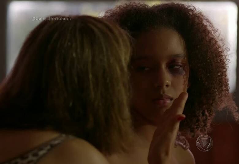 Após um encontro com um gringo, Josi apanha e surta. Ela foge de Galega e é levada até o Conselho Tutelar