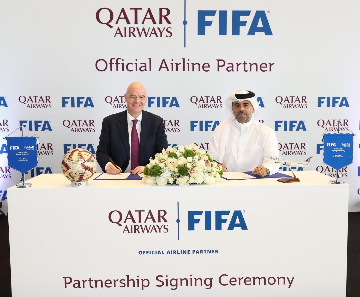 Qatar Airways renova parceria com a FIFA