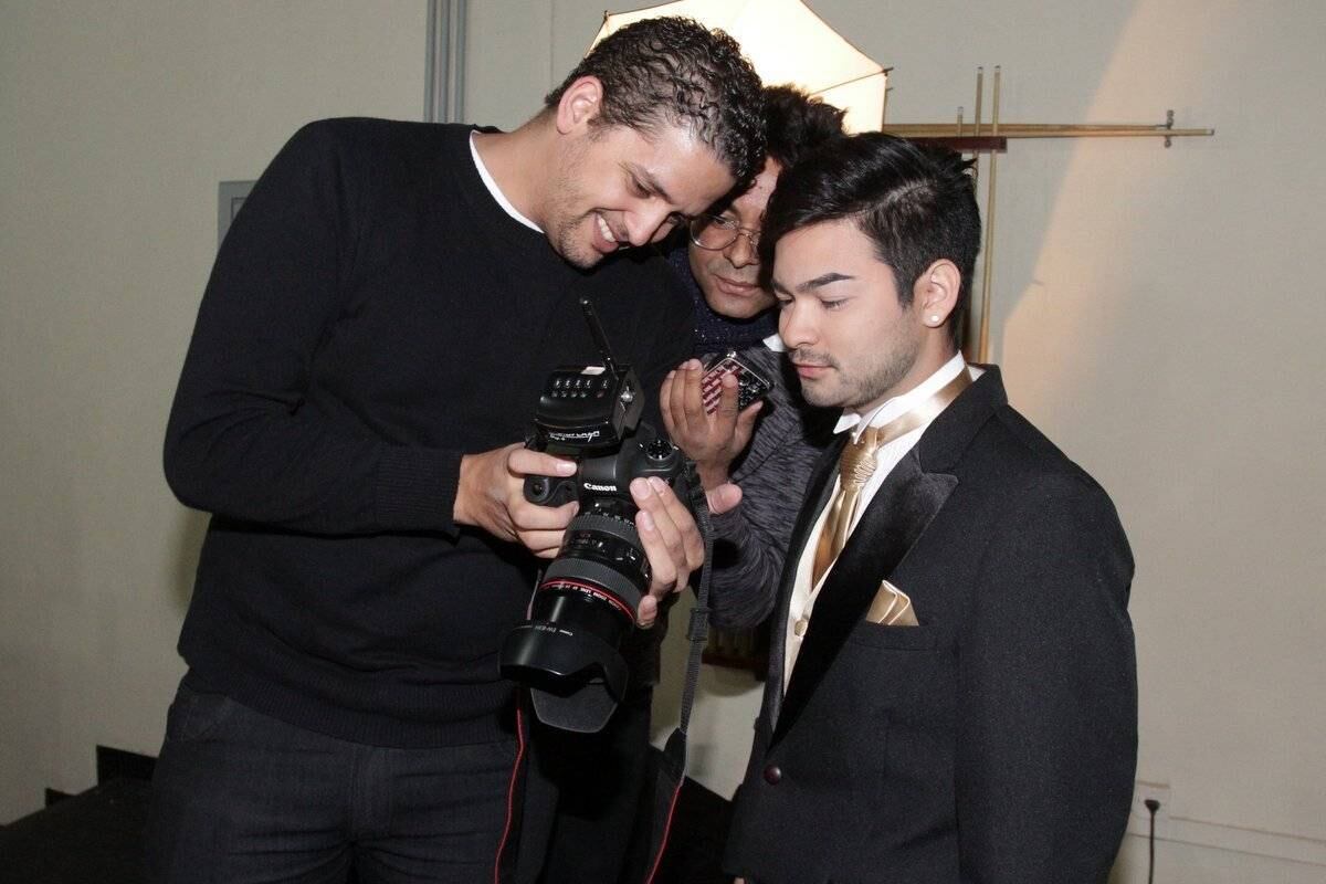 Yudi Tamashiro posa de smoking para revista