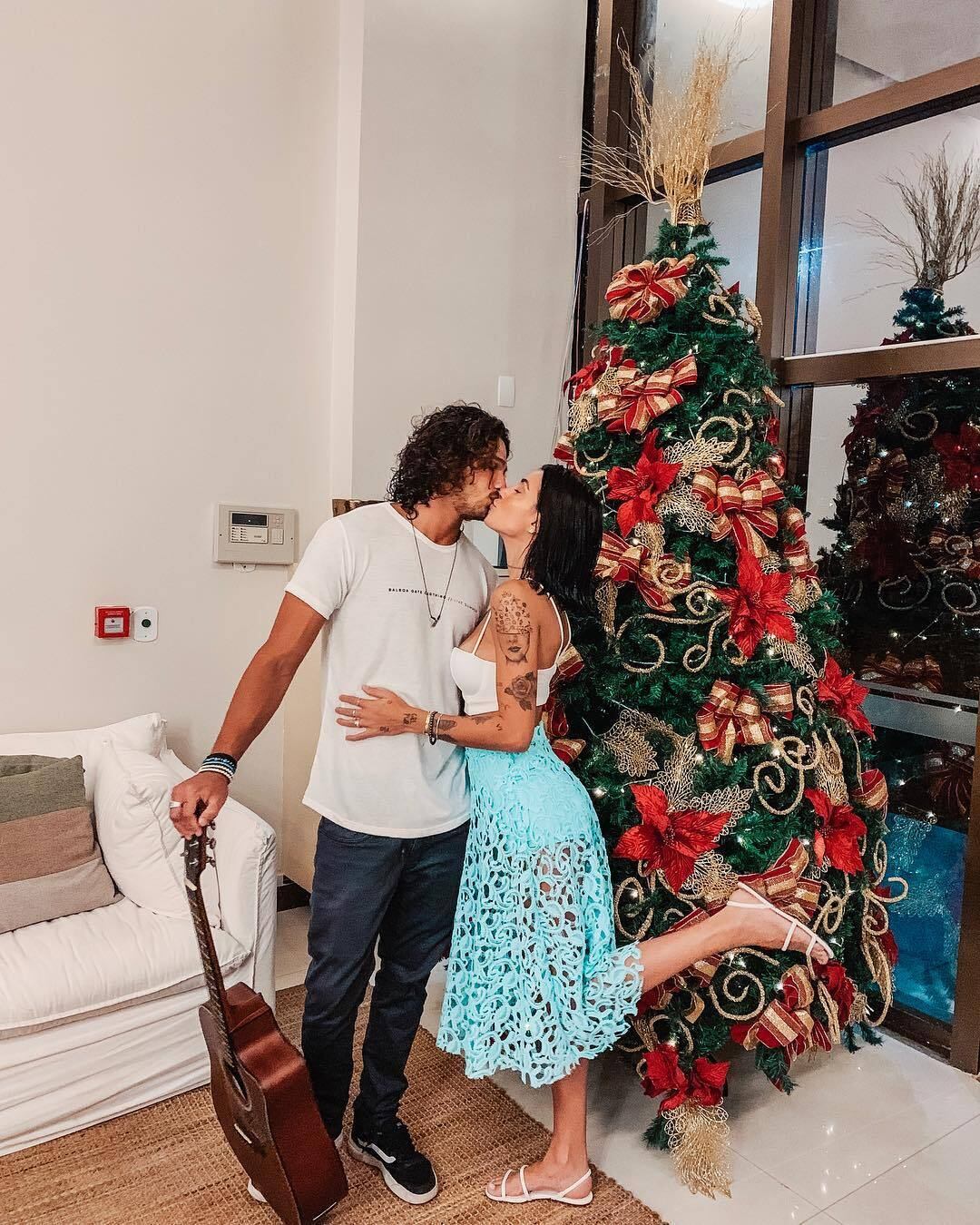 Gabi Prado e João Zoli passaram o Natal juntos. A modelo agradeceu pelo ano que passou e não se esqueceu de exaltar o aniversariante do dia. 

— Um ano de muita gratidão e amor. Feliz aniversário, Jesus. Obrigada por tanto. 