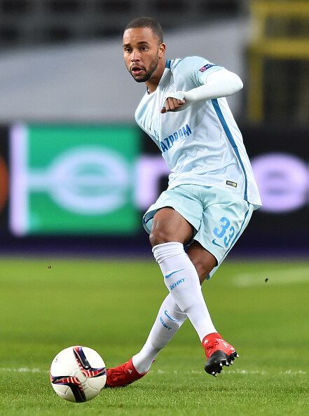 Hernani - Meio-campista - Zenit - 23 anos
Polivalente no meio de campo, Hernani se destacou no Atlético Paranaense e foi um dos principais nomes da equipe em 2016. O bom desempenho tanto na marcação, quanto no ataque rederam uma vaga no Zenit da Rússia
Valor em 2016 - 1,7 milhões euros / Valor em 2017 - 4 milhões de euros (+128,6%)
