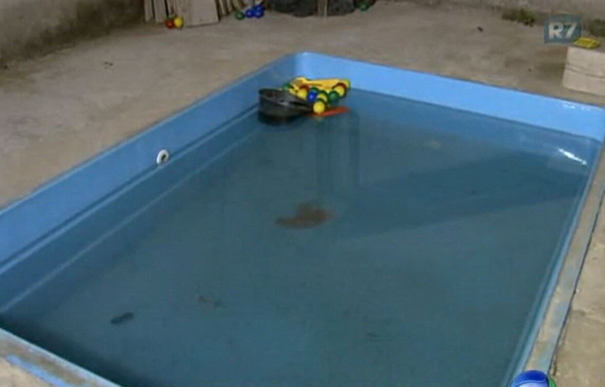 Uma criança de 2 anos de idade morreu ao se afogar na piscina de uma creche no dia 27 de setembro em Contagem, na região metropolitana de Belo Horizonte. As funcionárias não perceberam o momento em que ela saiu de perto das outras crianças