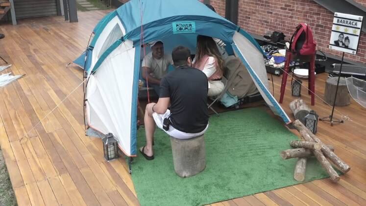 5 - A quinta temporada do reality de casais chegou com uma novidade: a temida barraca! O primeiro Casal Power, Mirella e Dynho, teve que escolher uma dupla para dormir no temido cômodo. Entretanto, apenas Márcia e Rod foram presenteados com o aposento