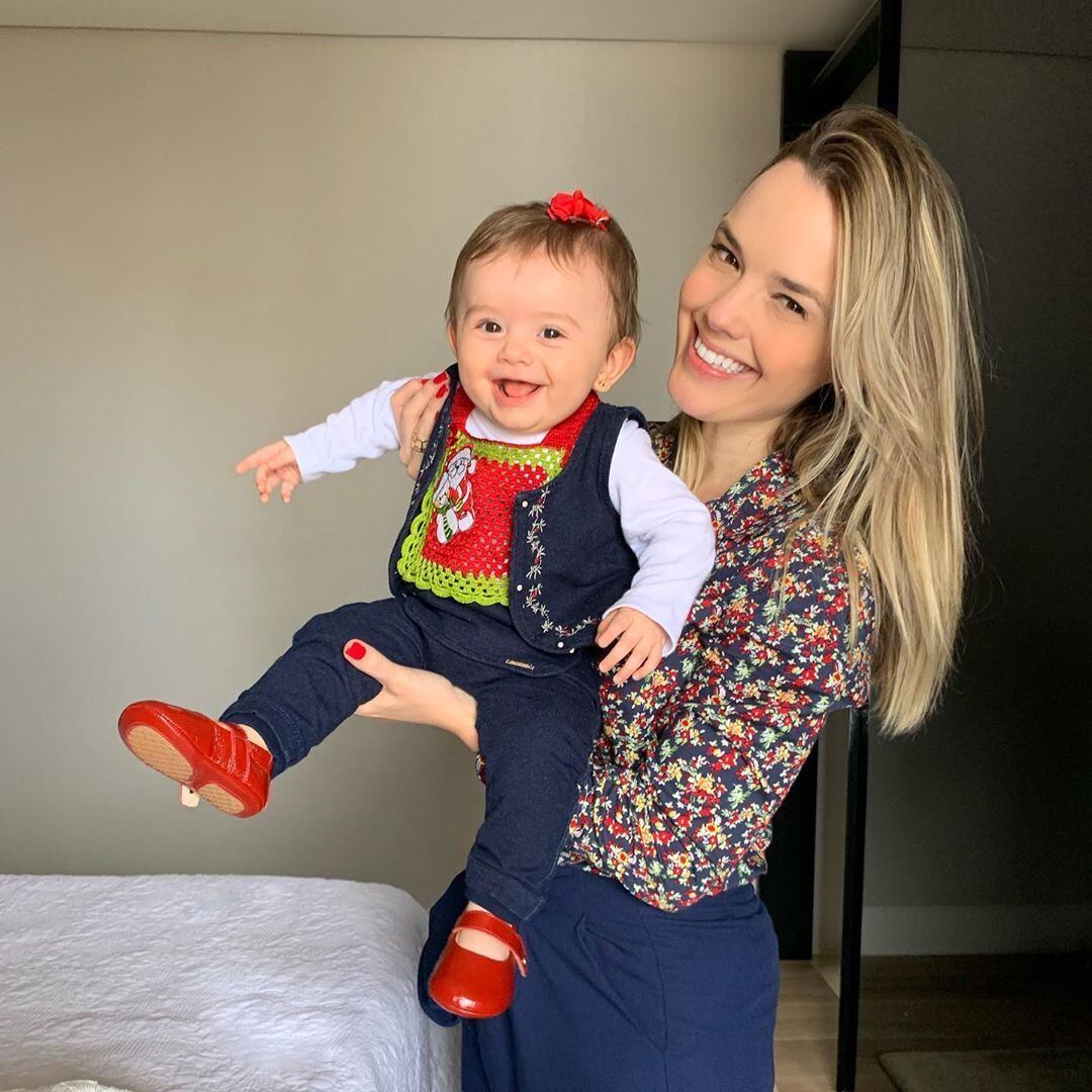 No dia 20 de abril, a cantora Thaeme comemorou o nascimento da primeira filha. Liz é fruto do relacionamento da estrela com o empresário Fábio Elias