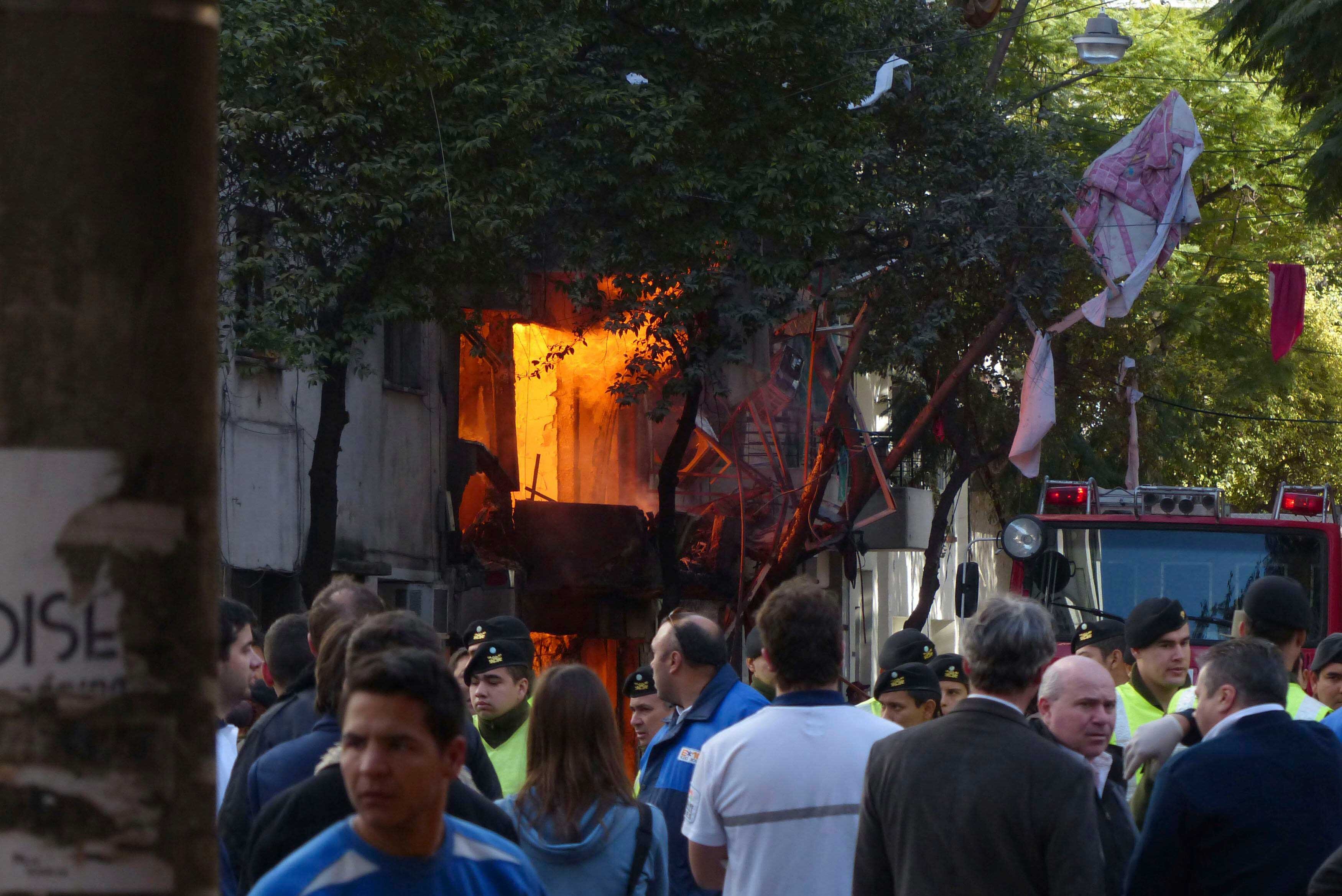 A forte explosão aconteceu em um edifício do
centro de Rosário, 300 km ao norte de Buenos Aires.

O ministro da Saúde da província de Santa Fé, Miguel Ángel Cappiello,
confirmou o novo número de mortos e disse que os feridos estão sendo
atendidos em quatro hospitais da cidade