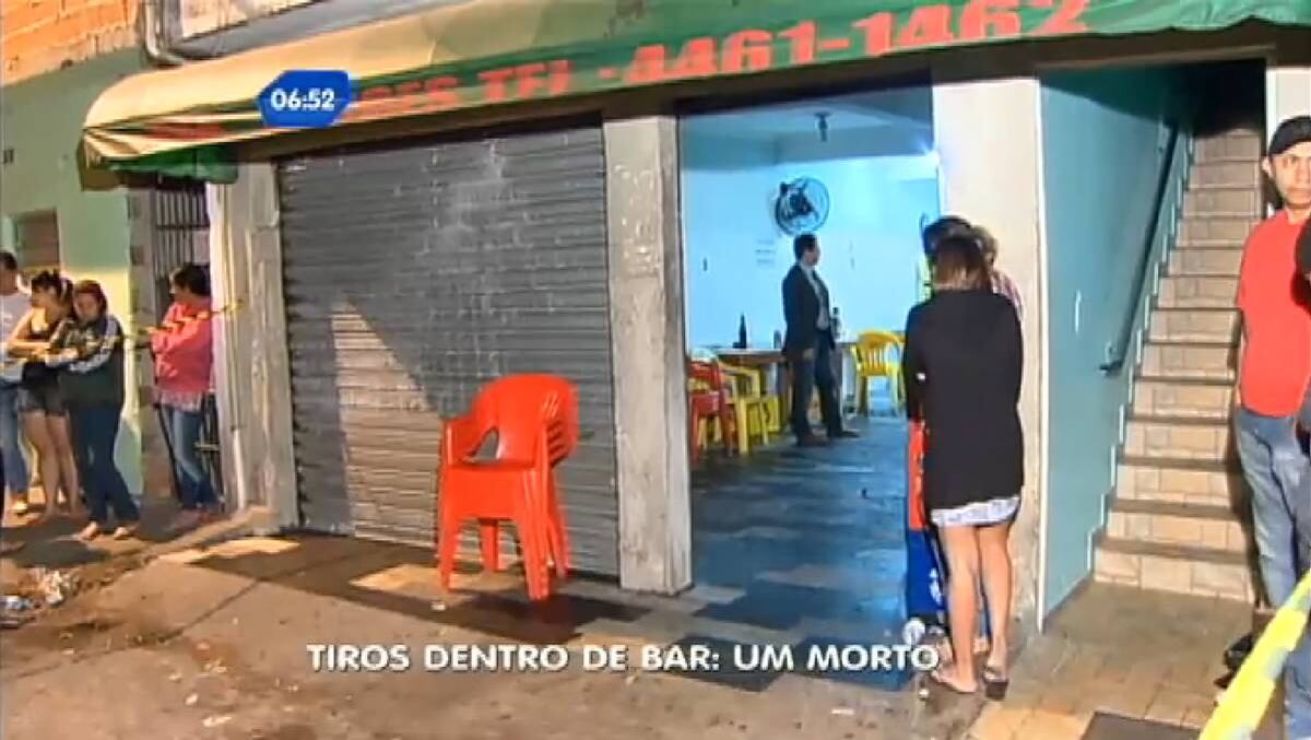 Três tiros atingem o peito do forrozeiro, que morreu no hospital. O auxiliar do músico, um jovem de 21 anos, foi atingido na perna, mas não corre risco de morrer