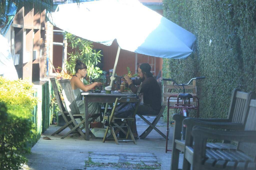 Os atores estavam almoçando em um restaurante no bairro do Recreio, no Rio de Janeiro
