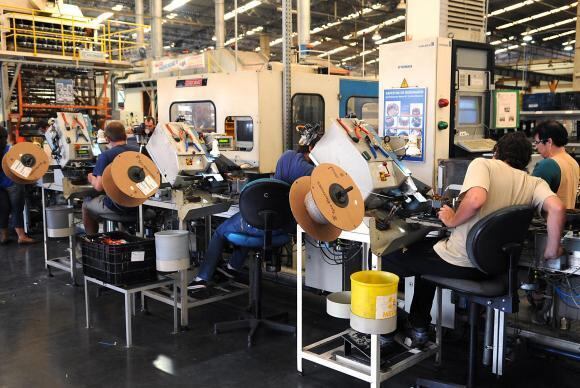 Alta de 0,6% na produção industrial de abril elimina parte da queda de 1,3% anotada em março