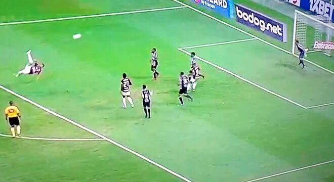 Gol espetacular de Arrascaeta. O mais lindo do Brasileiro até agora